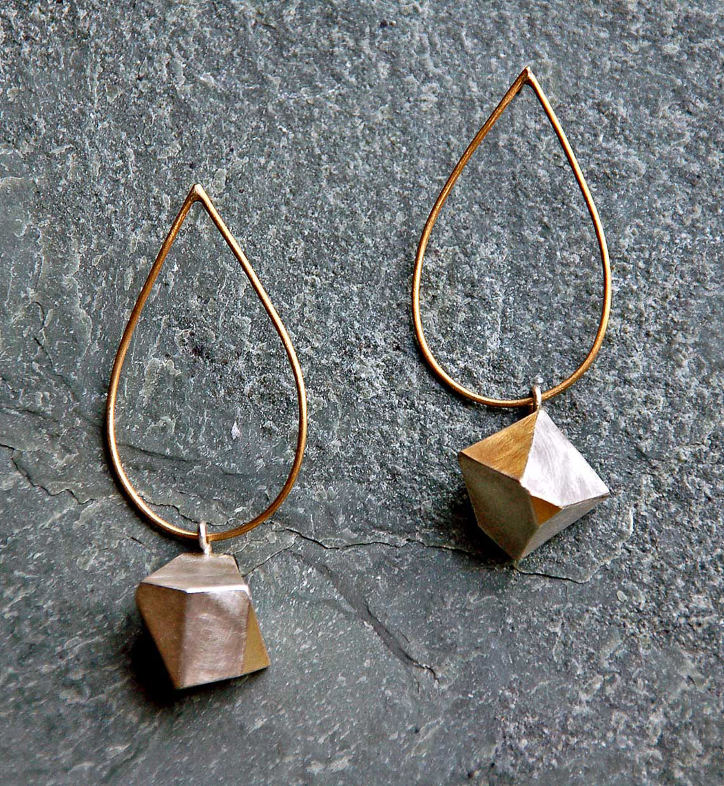 026-GoldWireTeardropswGeodesWeb-