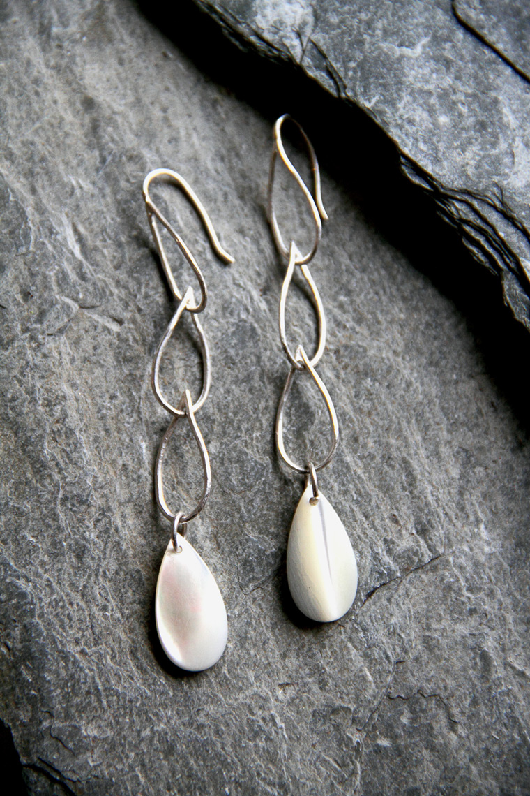 037-Tear3dropLongMOPEarWeb-